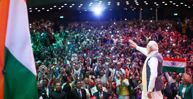 pm narendra modi receives an enthusiastic and colorful welcome in the netherlands
