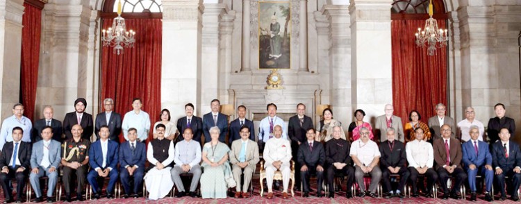 ram nath kovind with the vice chancellors, directors and heads of central institutes of higher learning