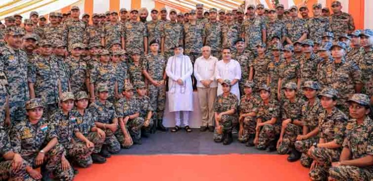 amit shah encouragement to bsf jawans at the india-pakistan border in bhuj