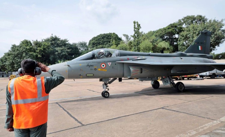 air chief took off in tejas