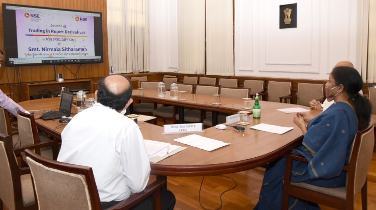 nirmala sitharaman launches the inr-usd futures and international exchanges