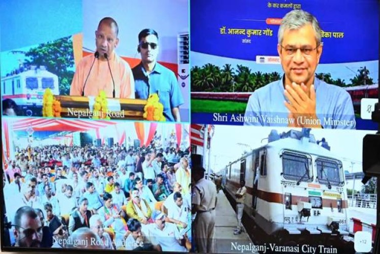 indian railways mobilizes to help flood victims