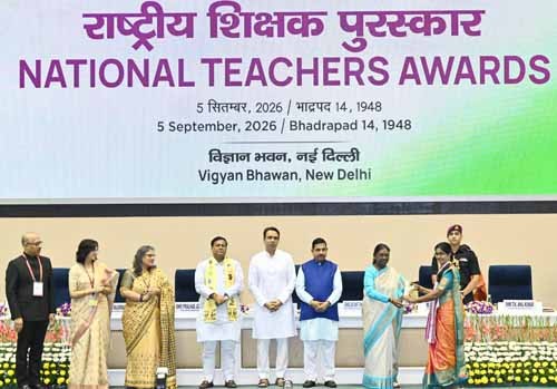 president presents national teachers award