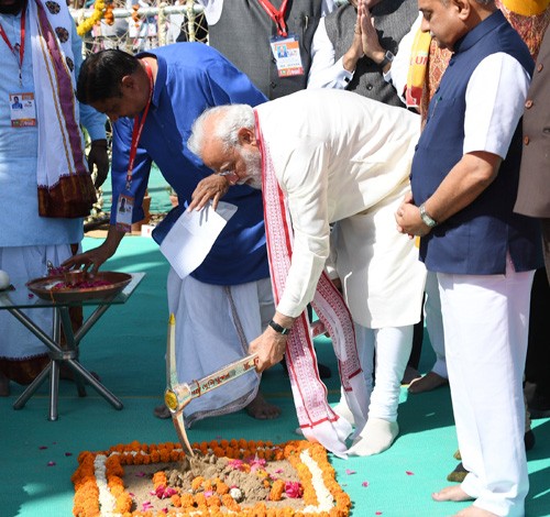 narendra modi at the foundation stone laying ceremony of vishva umiyadham complex