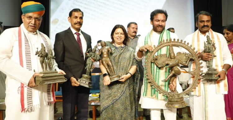 transfer ceremony of statues received from australia-usa in delhi