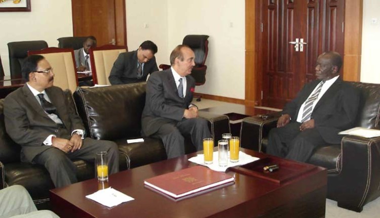 ghulam nabi azad meeting the vice president of the republic of uganda, mr. edward ssekandi
