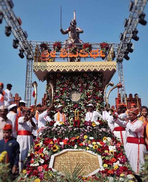 statue of maratha hero shivaji was unveiled