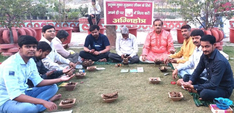 mass vedic yagya organized at sunset at lucknow