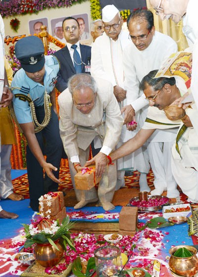 pranab mukherjee laying the foundation stone for atal bihari vajpayee hindi university