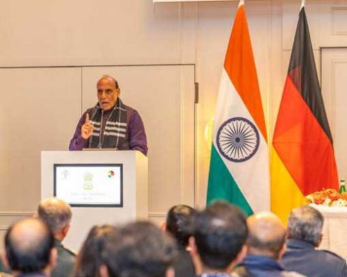 defence minister interacts with the indian diaspora in berlin