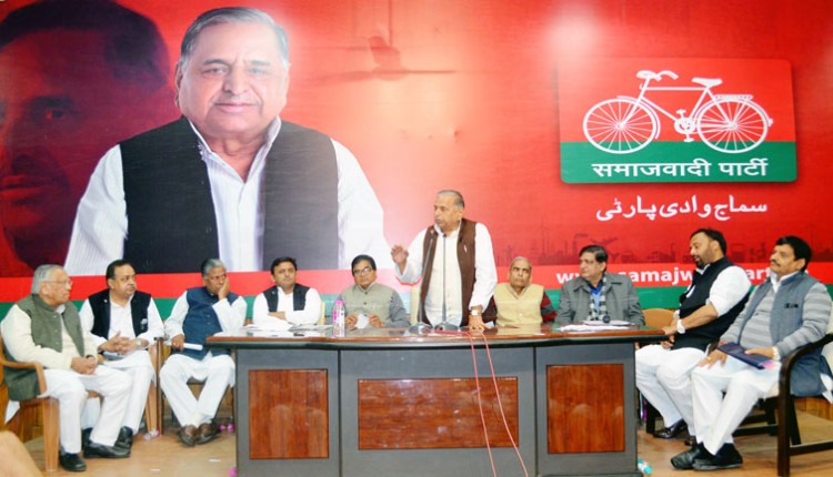 mulayam singh yadav and akhilesh yadav