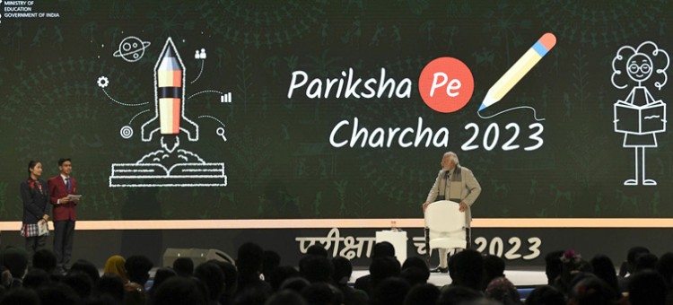prime minister gave the basic mantras to the students in discussion on examination
