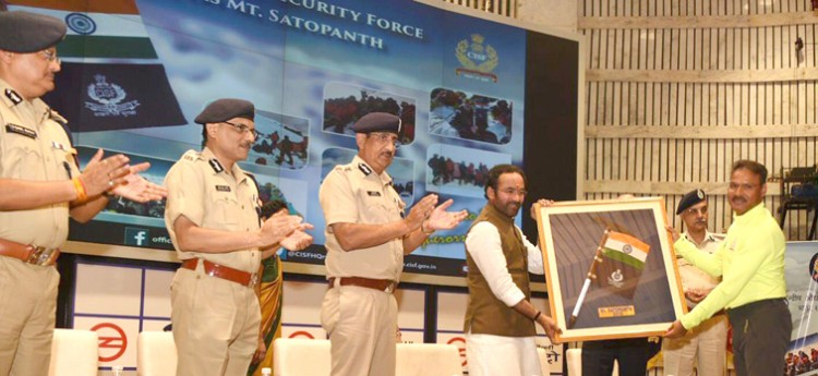 g. kishan reddy felicitating the cisf expedition team