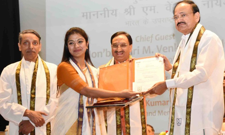 vice president m. venkaiah naidu presenting the degrees to students