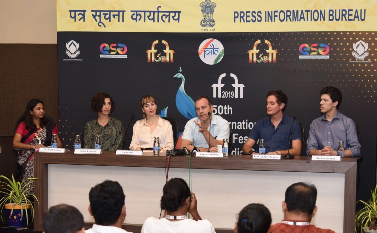 kaveh nabatian and directors, actor interacting with media