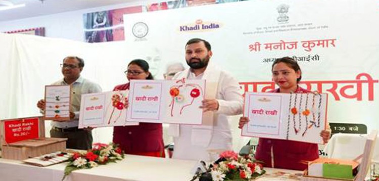 tie 'khadi rakshasut' on the wrist on rakshabandhan