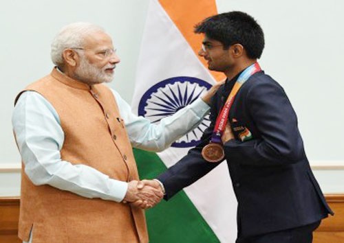 pm narendra modi and suhas l yetiraj