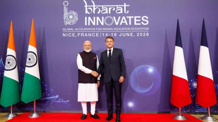 pm narendra modi and emmanuel macron at india innovates