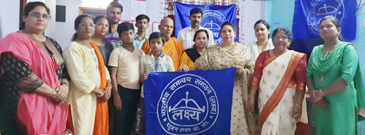door to door campaign of 'lakshya' women's team in lucknow