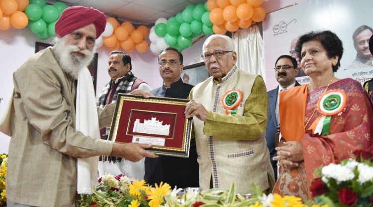 governor congratulates dignitaries of municipal corporation