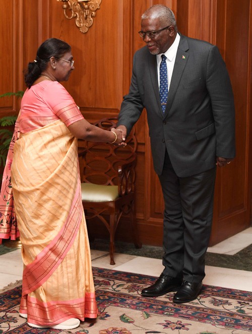 guyana prime minister phillips welcomed at rashtrapati bhavan