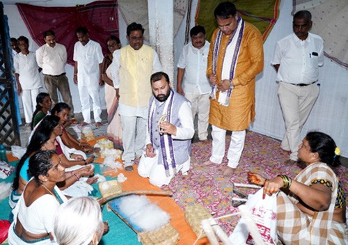 andhra pradesh's renowned ponduru khadi receives gi tag.