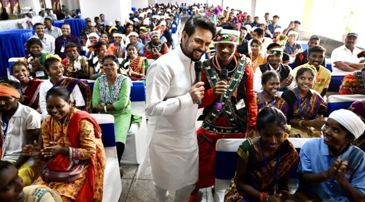 sports minister listened to the thoughts of youth full of confidence and energy