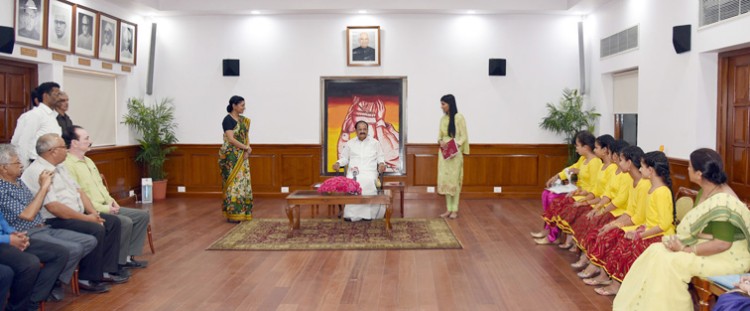 m. venkaiah naidu with students
