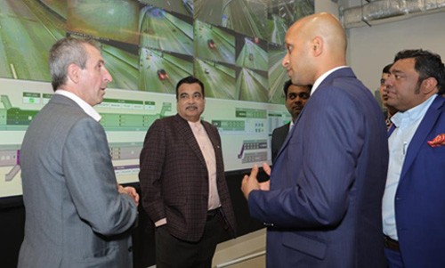 nitin gadkari visited australia's largest motorway control centre