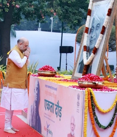 amit shah paying floral tributes to sardar vallabhbhai patel