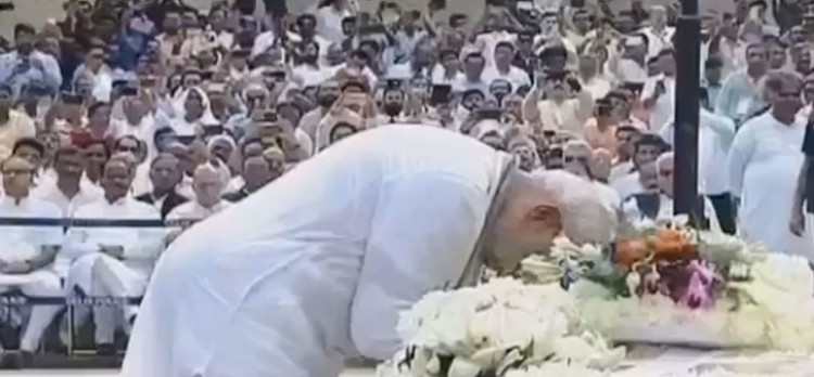 pm narendra modi paying tribute to atal bihari vajpayee