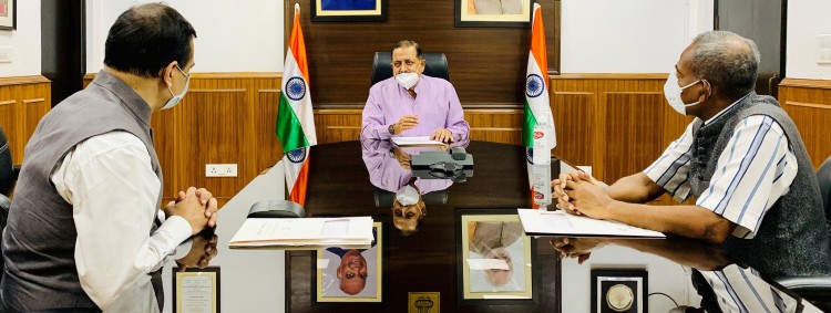 dr. jitendra singh announcing the centre to assist j&k to establish grievances portal in each district