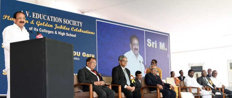 venkaiah naidu addressing the gathering at the platinum jubilee celebrations of andhra vidyalaya