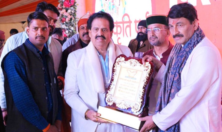 a gathering of bhojpuri enthusiasts at the bhojpuri cultural festival in deoria.