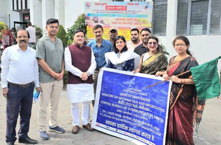 haldwani-kathgodam mayor flagged off the unity rally and chetna raths.