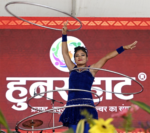 see circus art at hunar haat