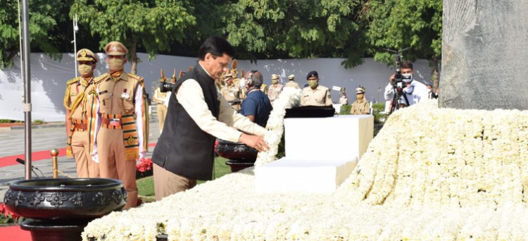 tribute to martyrs on police commemoration day