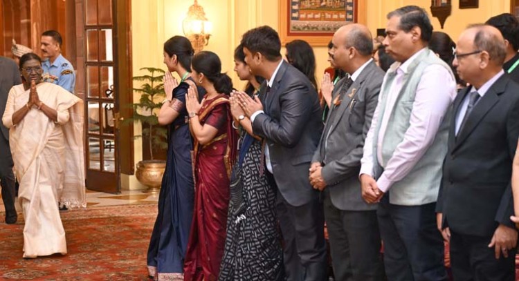 indian information and statistical service trainees meet the president