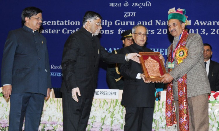 pranab mukherjee presenting the national award