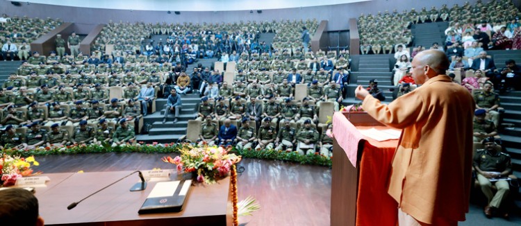 chief minister and police officers held a brainstorming session on law and order