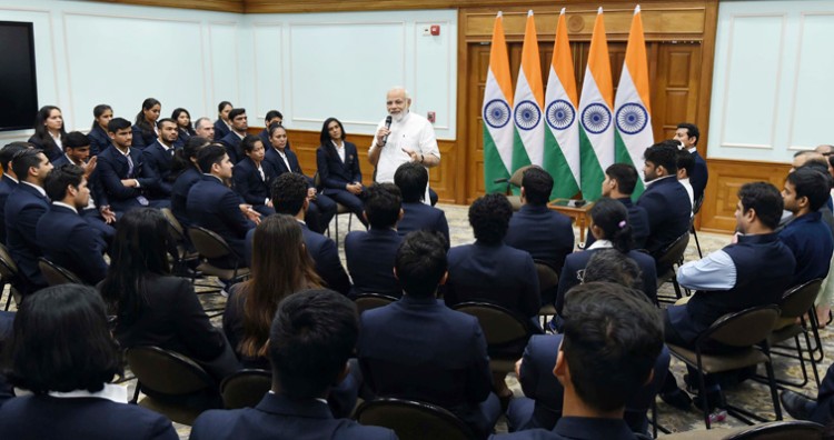 pm narendra modi and commonwealth games medal winners