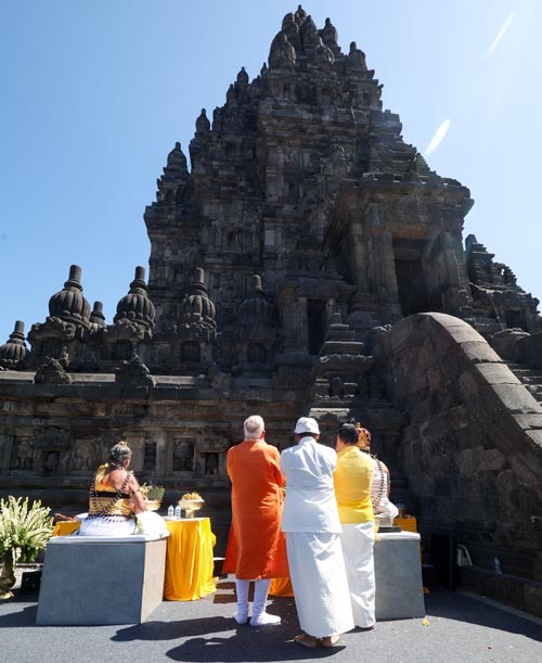 prime minister visits prambanan temple complex