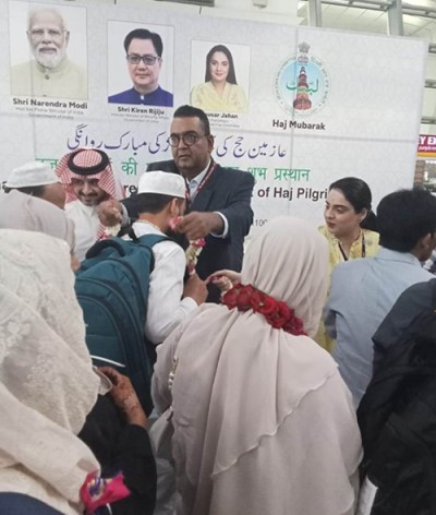 first flight of haj pilgrims departs from delhi