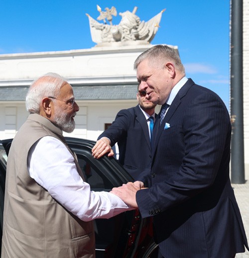 warm welcome for narendra modi in slovakia