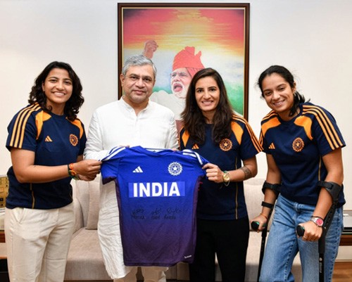women star cricketers meet railway minister ashwini vaishnav