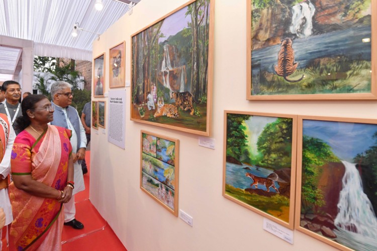 president saw the tiger exhibition
