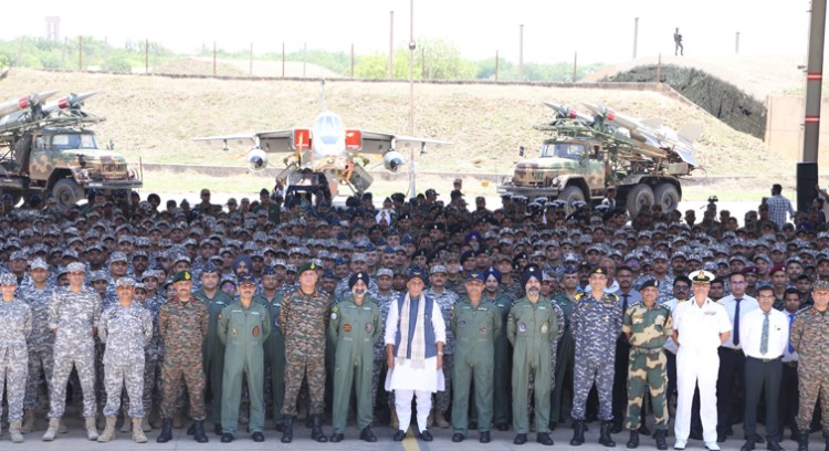 defense minister encourages air force in bhuj