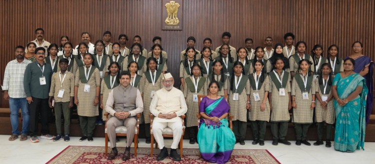 students from guntur district met the vice president