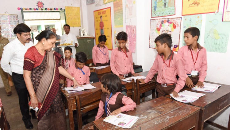 the governor inspected the school at raj bhavan