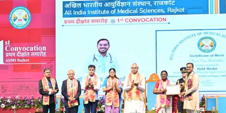 medals presented at the first convocation of aiims rajkot